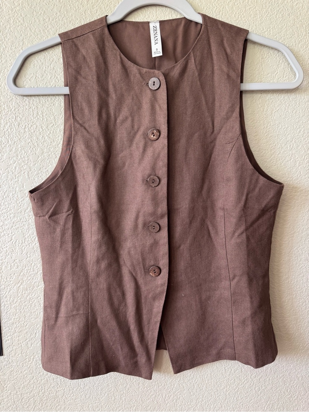Zenana Outfitters Brown Button-Front Sleeveless Top/vest